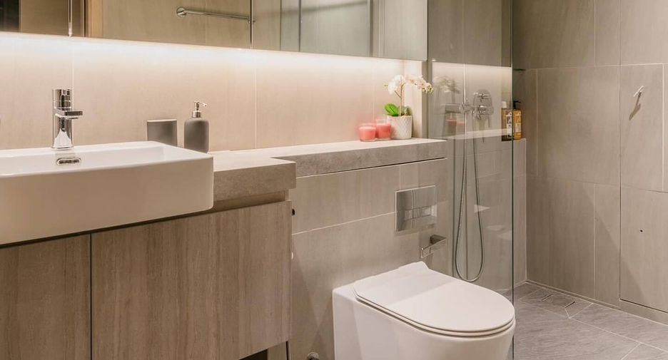 For rent 3 bedrooms condo in Sathon, Bangkok