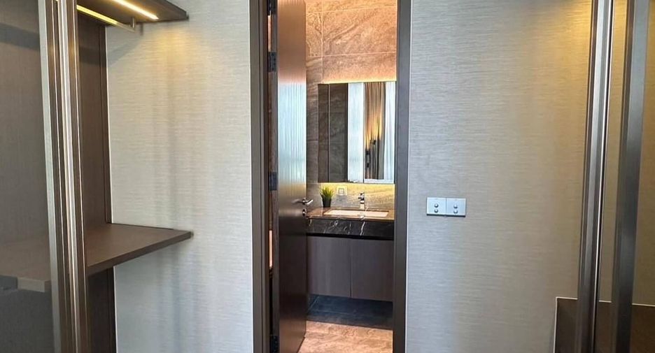 For rent 3 bedrooms condo in Sathon, Bangkok