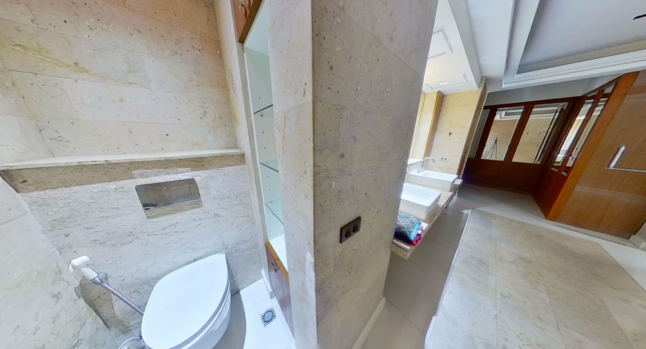 For rent 2 bedrooms condo in Khlong Toei, Bangkok