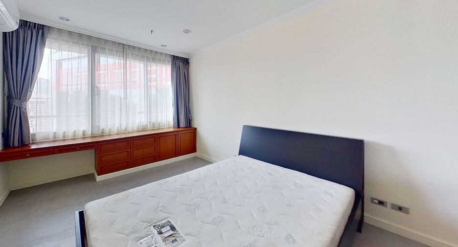 For rent 2 bedrooms condo in Khlong Toei, Bangkok