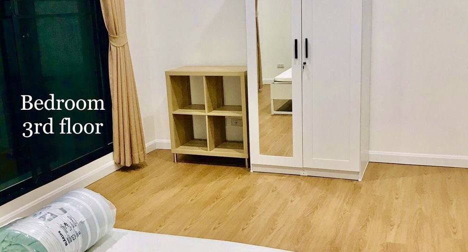 For sale 3 bedrooms townhouse in Bang Kapi, Bangkok