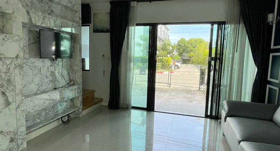 For rent 3 bedrooms townhouse in Prawet, Bangkok