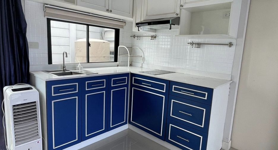 For rent 3 bedrooms townhouse in Prawet, Bangkok