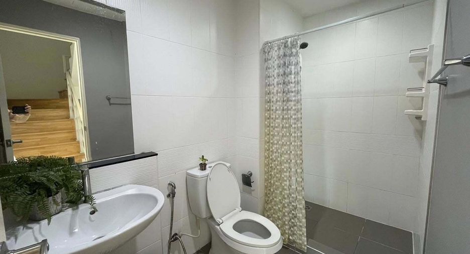 For rent 3 bedrooms townhouse in Prawet, Bangkok