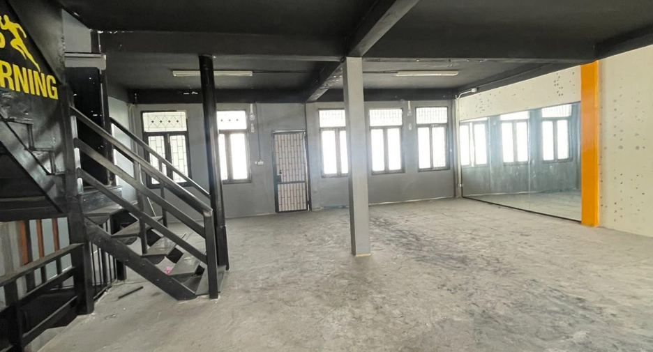 For rent 1 bed retail Space in Phaya Thai, Bangkok