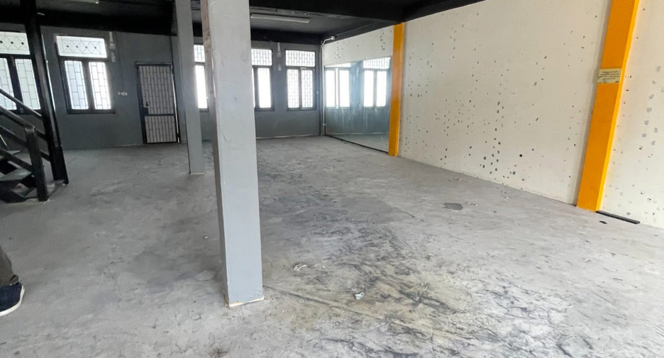 For rent 1 bed retail Space in Phaya Thai, Bangkok