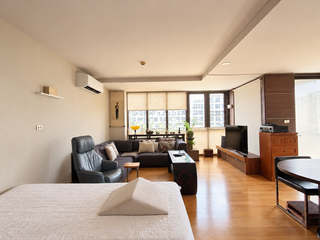 For sale 3 bedrooms condo in Watthana, Bangkok