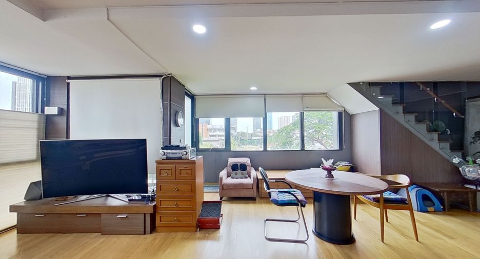 For sale and for rent 3 bedrooms condo in Watthana, Bangkok