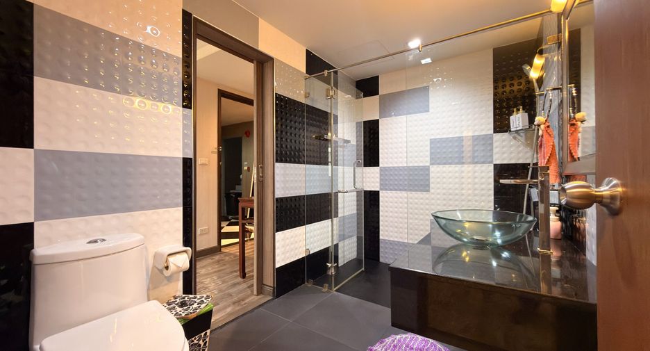 À vendre 3 chambres condo à Watthana, Bangkok