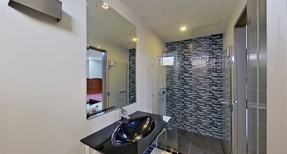 For sale and for rent 3 bedrooms condo in Watthana, Bangkok