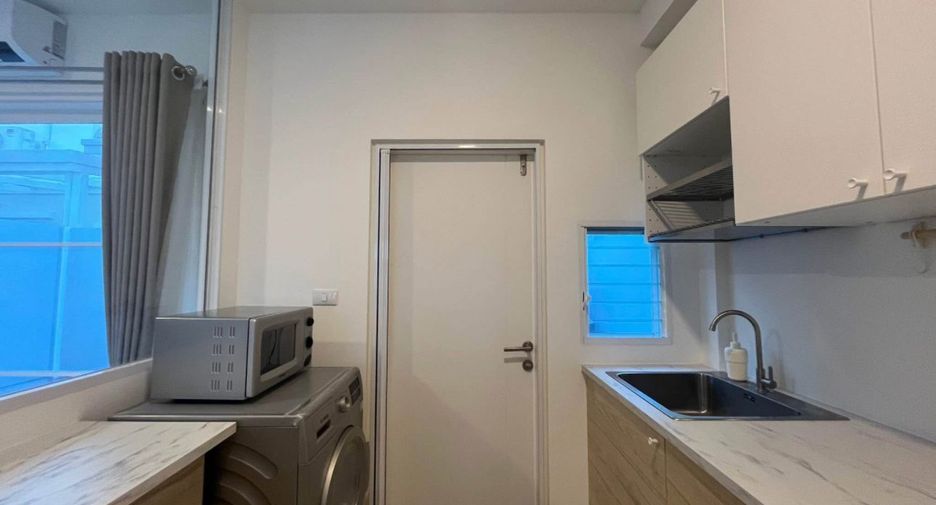 For rent 3 bedrooms townhouse in Prawet, Bangkok