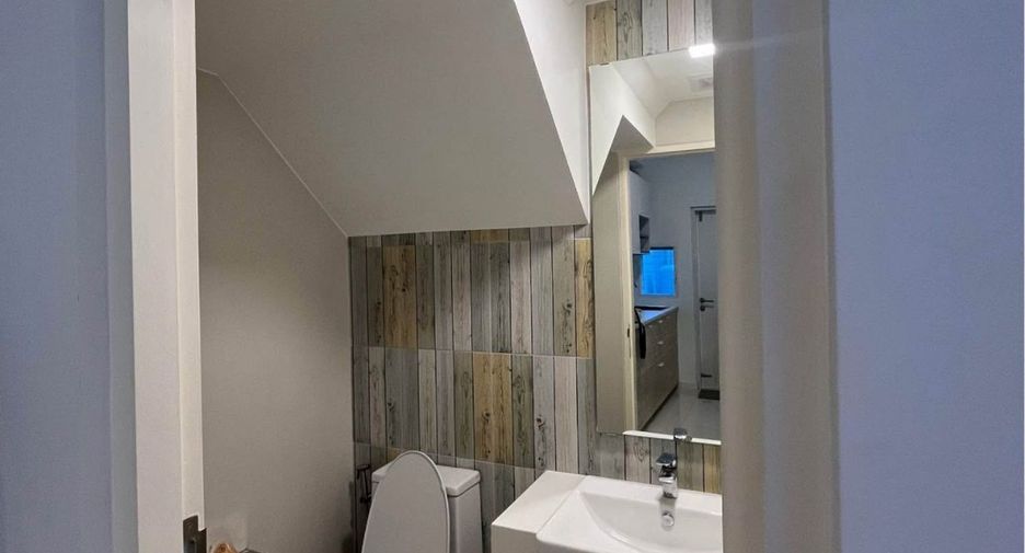 For rent 3 bedrooms townhouse in Prawet, Bangkok