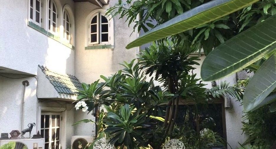 For sale 6 bedrooms house in Bang Phlat, Bangkok