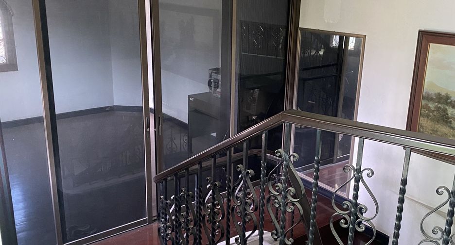 For sale 6 bedrooms house in Bang Phlat, Bangkok