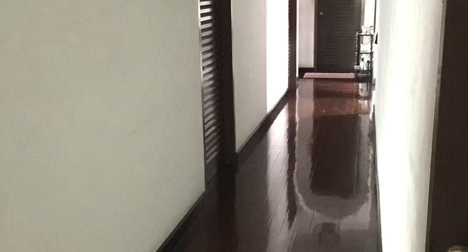 For sale 6 bedrooms house in Bang Phlat, Bangkok