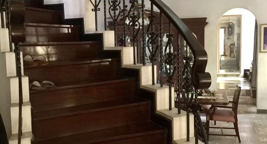 For sale 6 bedrooms house in Bang Phlat, Bangkok