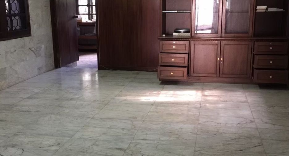 For sale 6 bedrooms house in Bang Phlat, Bangkok
