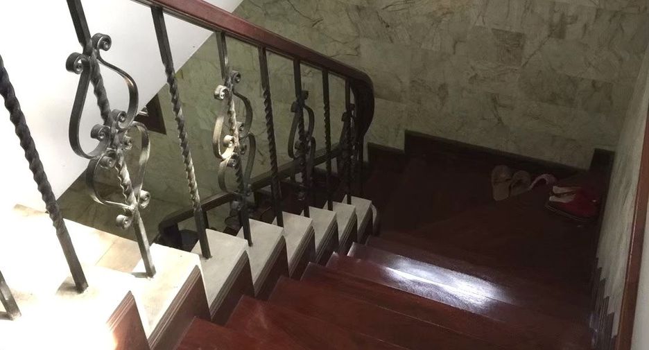 For sale 6 bedrooms house in Bang Phlat, Bangkok