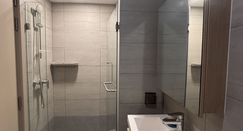 À louer studio condo à Bang Rak, Bangkok