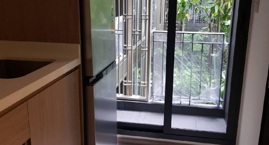À louer studio condo à Bang Rak, Bangkok