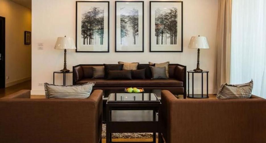 For rent 3 bedrooms condo in Pathum Wan, Bangkok