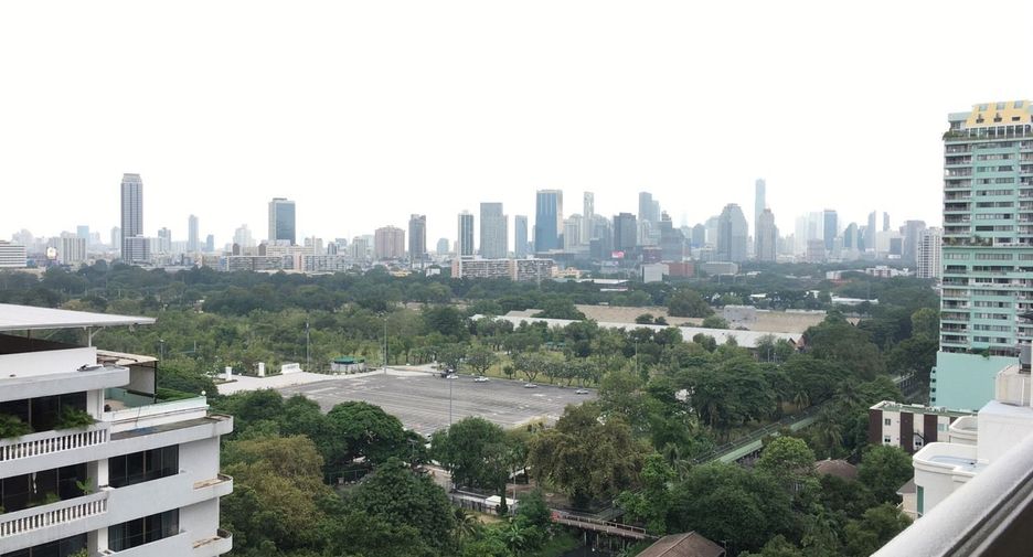 For rent 4 bedrooms apartment in Khlong Toei, Bangkok