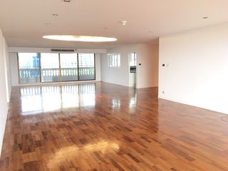 Apartment zur Miete mit 4 Zimmer in Khlong Toei, Bangkok