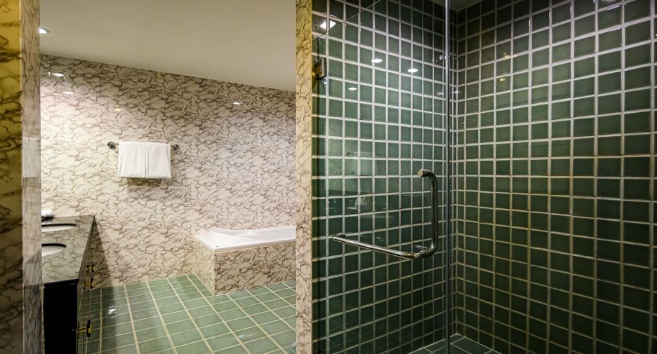 For rent 6 bedrooms condo in Pathum Wan, Bangkok