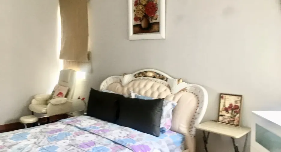 À vendre 5 chambres condo à Huai Khwang, Bangkok