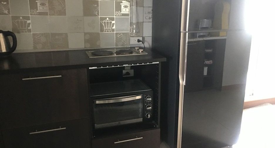 À vendre 5 chambres condo à Huai Khwang, Bangkok