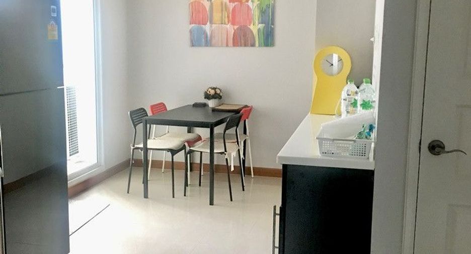 À vendre 5 chambres condo à Huai Khwang, Bangkok