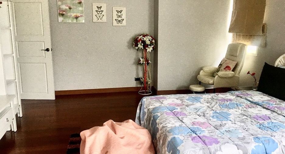 À vendre 5 chambres condo à Huai Khwang, Bangkok