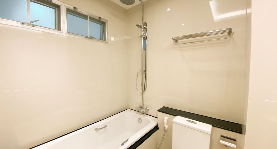 Wohnung zur Miete mit 2 Zimmer in Pathum Wan, Bangkok