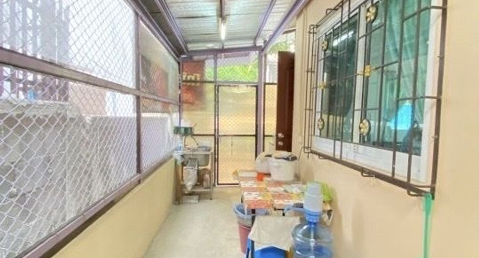 For rent 1 bed house in Watthana, Bangkok