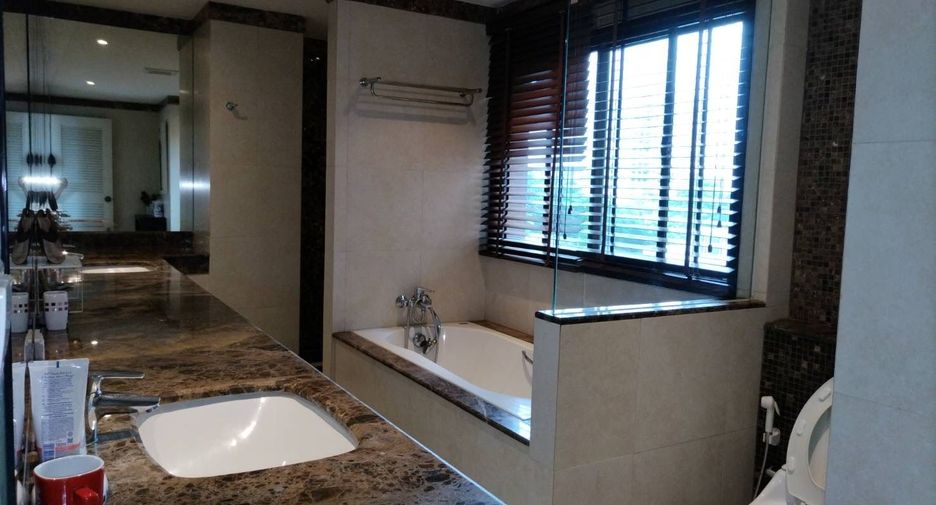 For sale 2 bedrooms condo in Watthana, Bangkok