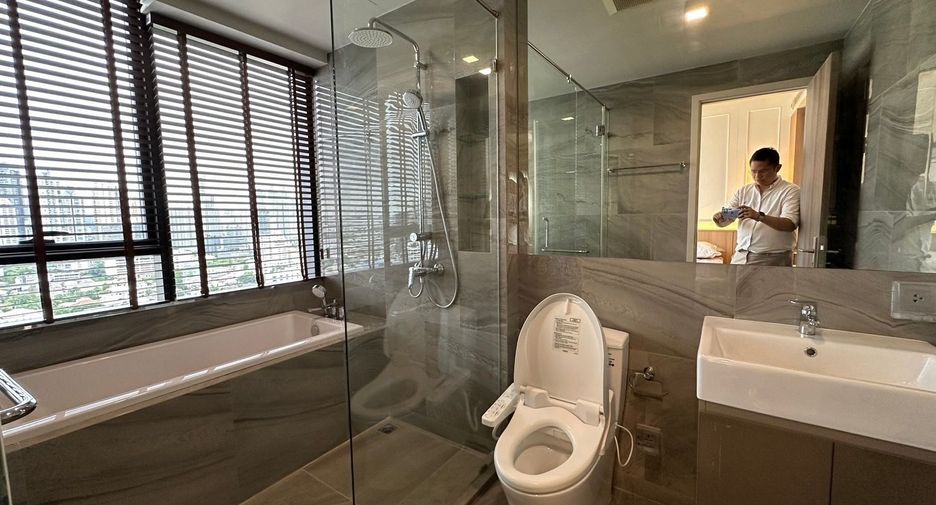 For rent 2 bedrooms condo in Khlong Toei, Bangkok