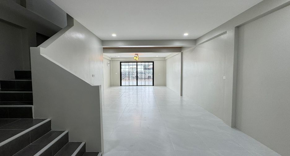 For sale 4 bedrooms house in Mueang Phuket, Phuket
