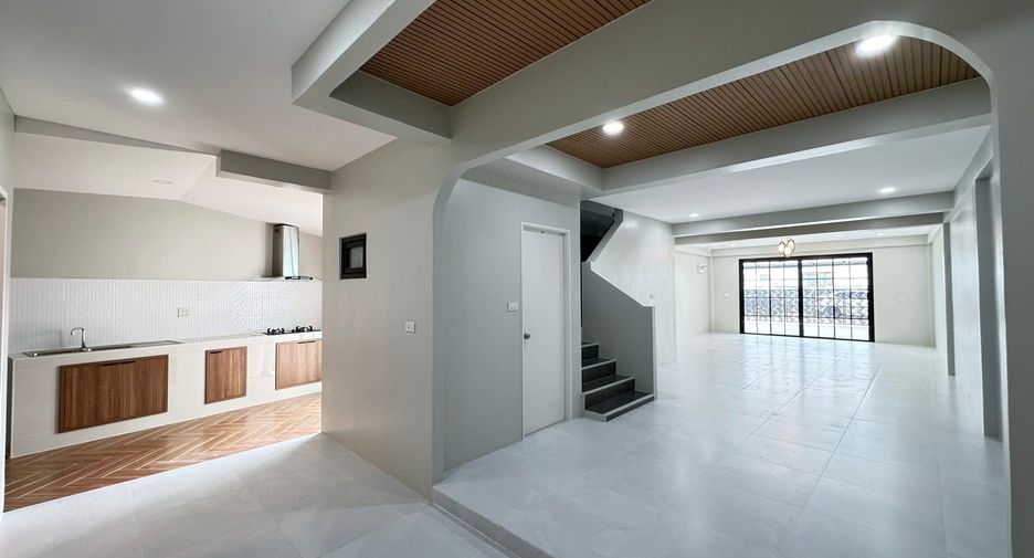 For sale 4 bedrooms house in Mueang Phuket, Phuket