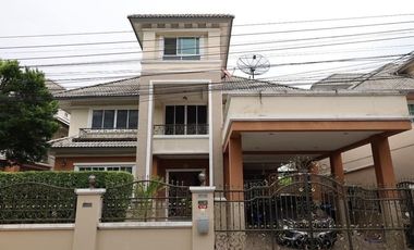 Casa adosada en venta de 5 habitaciones en Phasi Charoen, Bangkok