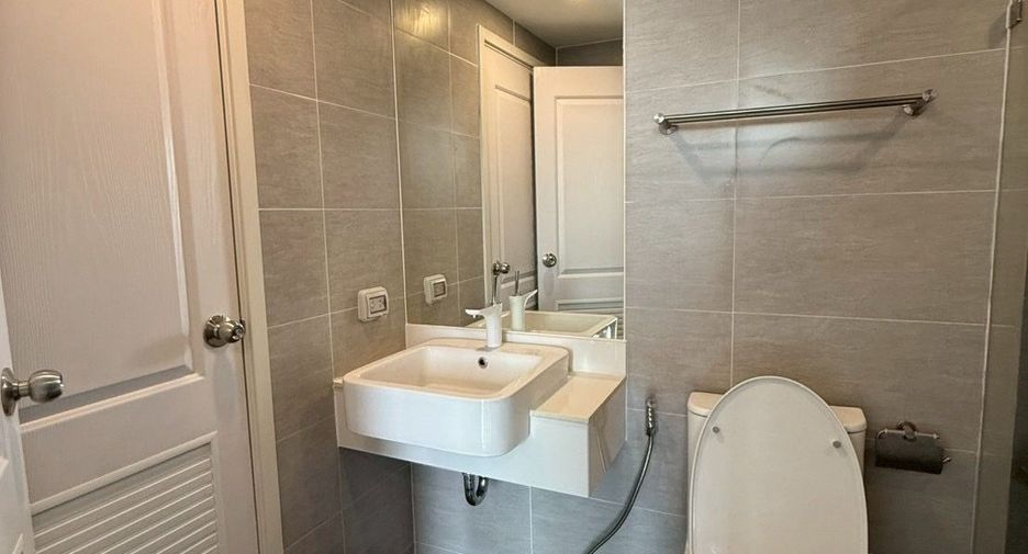 For rent 2 bedrooms condo in Bang Kapi, Bangkok