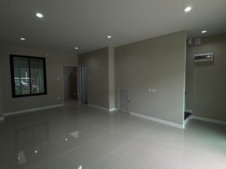 For sale 3 bedrooms townhouse in Lat Krabang, Bangkok
