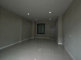 For sale 3 bedrooms townhouse in Lat Krabang, Bangkok