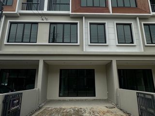 For sale 3 bedrooms townhouse in Lat Krabang, Bangkok