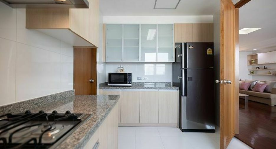 For rent 2 bedrooms apartment in Khlong Toei, Bangkok