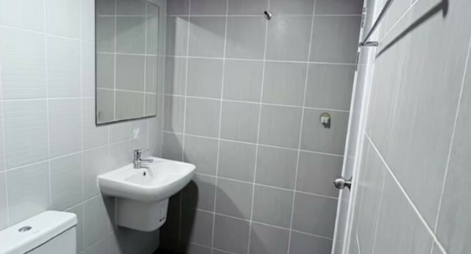 For sale studio condo in Mueang Samut Prakan, Samut Prakan