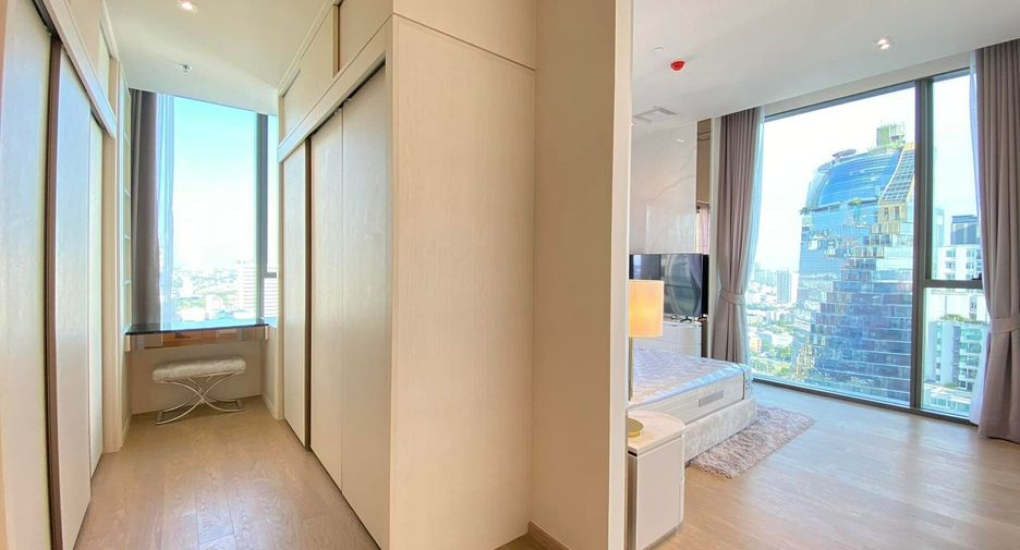 For rent 3 bedrooms condo in Khlong Toei, Bangkok