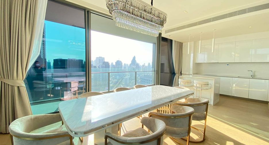 For rent 3 bedrooms condo in Khlong Toei, Bangkok