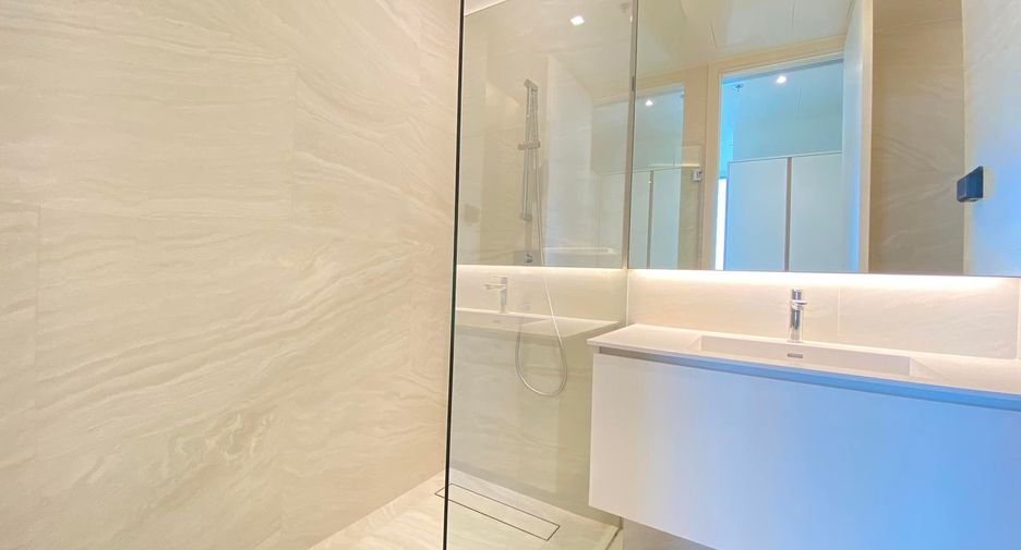 For rent 3 bedrooms condo in Khlong Toei, Bangkok