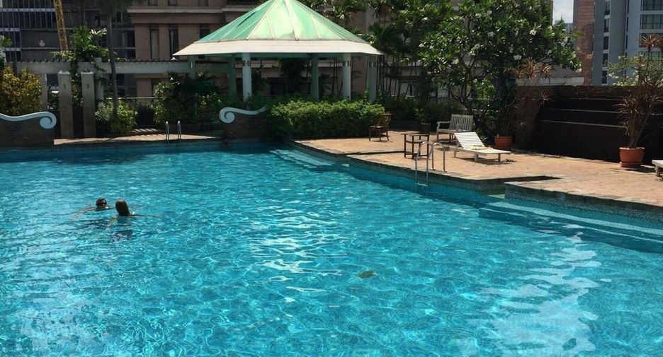 For rent 2 bedrooms condo in Khlong Toei, Bangkok