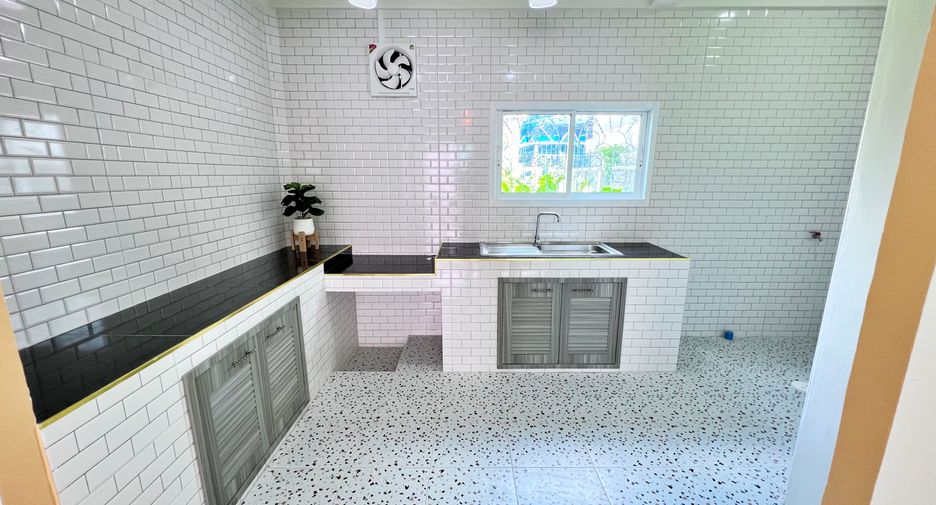 For sale 3 bedrooms townhouse in Bang Khen, Bangkok